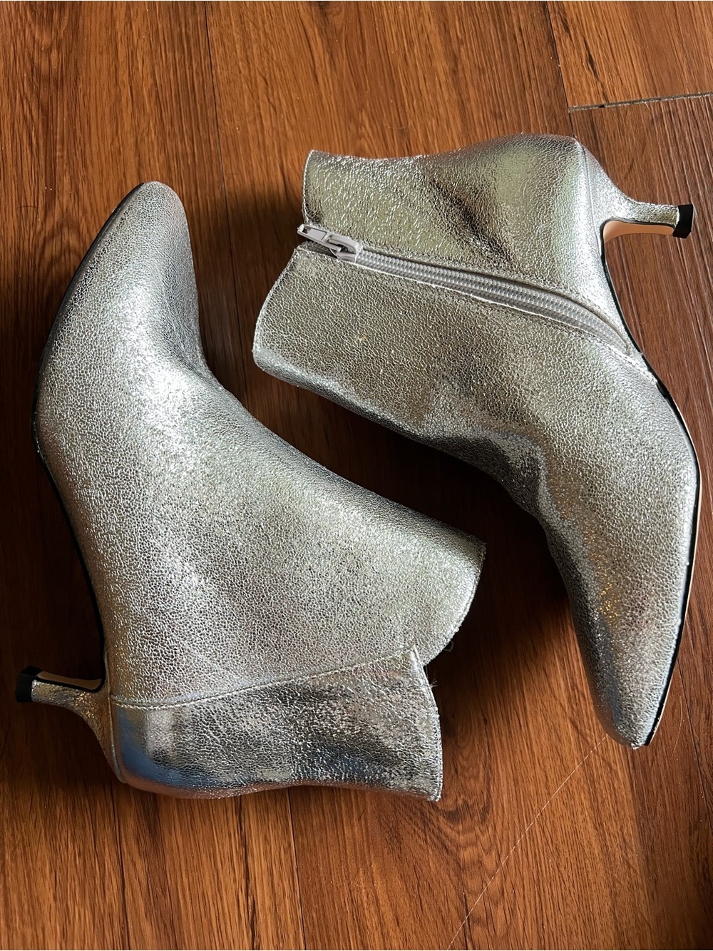 XOXO Kyrie Silver Metallic Ankle Booties Size 6.5 New - Picture 5 of 11